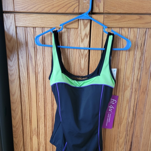 One-piece swimsuit - Picture 1 of 5